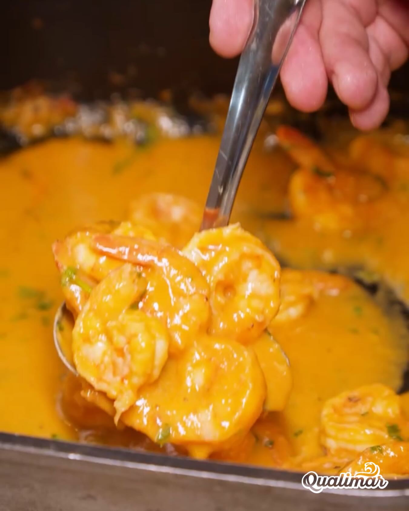 Estamos preparando, junto com o Chef e finalista Mestre do Sabor, Serginho Jucá @chefserginhojuca , mais uma das incríveis Receitas do Brasil.
Desta vez, nada mais, nada menos do que o tradicional Camarão Alagoano do Bar das Ostras. Um prato tão especial que se tornou patrimônio imaterial de Alagoas.
Aguarde…
Qualimar. O Camarão do Brasil.