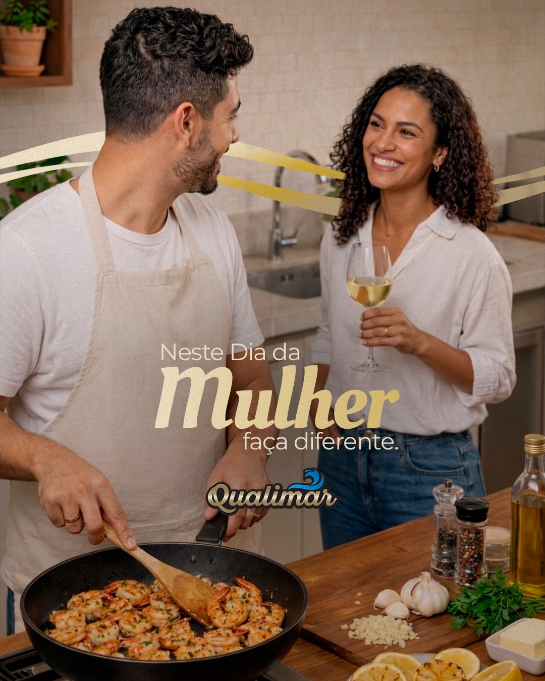Neste Dia da Mulher, que tal fazer diferente?

Em vez de só dizer o quanto ela é importante, a homenagem pode começar na cozinha. 🩵

Às vezes, o gesto mais bonito é também o mais simples:
Preparar algo com carinho para quem faz a vida ser mais especial todos os dias.

Um jantar feito com intenção, uma mesa posta, um momento de cuidado. O cuidado também está nos pequenos gestos.

E quando o camarão entra na receita, tudo fica mais fácil, rápido de preparar, bonito no prato, é perfeito para surpreender sem complicação.

Hoje, a Qualimar celebra quem transforma o cotidiano em algo especial, assim como a gente!

Feliz Dia da Mulher. ✨