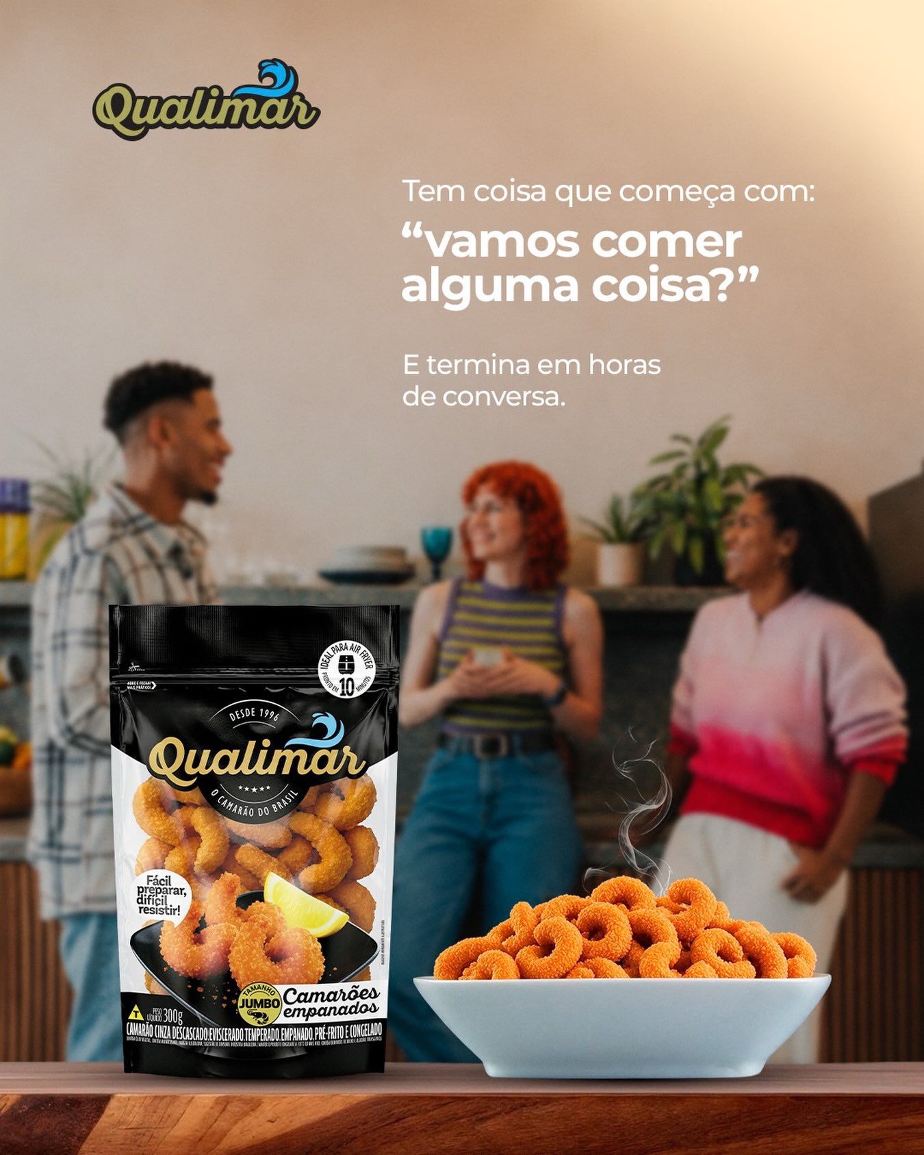 A refeição tem esse poder. ✨

Junta quem estava com saudade.
Prolonga aquela conversa boa.
Transforma um dia comum em uma lembrança.

E quando tem Qualimar na mesa, até o “vamos comer alguma coisa?” pode virar um momento especial! 🦐💙